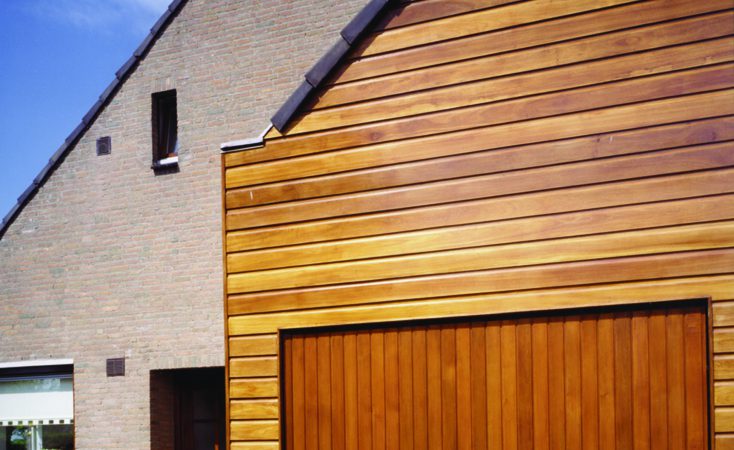 Jak zadbać o drewnianą architekturę w ogrodzie w czasie jesienno-zimowym?
