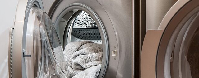Jak suszyć pranie – w mieszkaniu czy na balkonie?